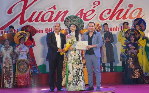 Sinh viên thanh lịch UDA 2021: Phần thi trang phục áo dài